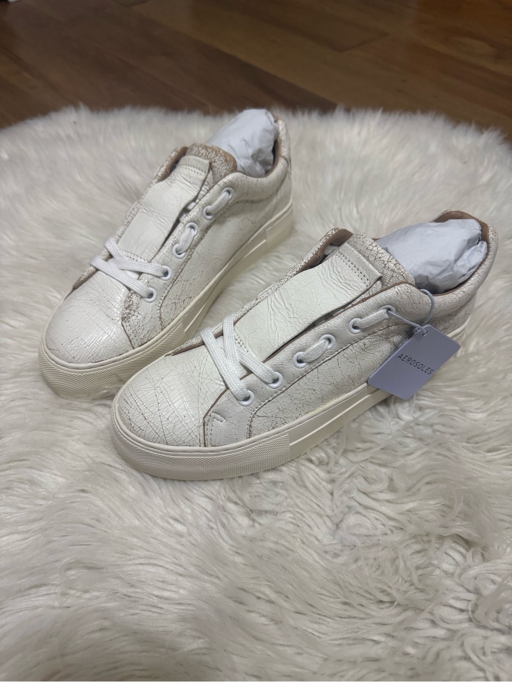 AEROSOLES Ivory Cracked-Texture Platform Sneakers